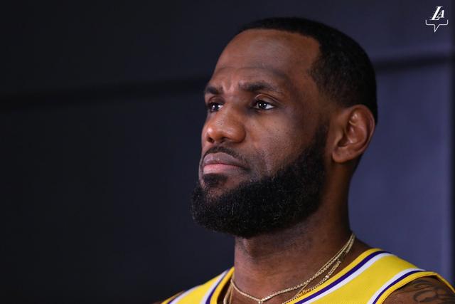 斯诺克世锦赛：赵心童首轮击败海菲尔德