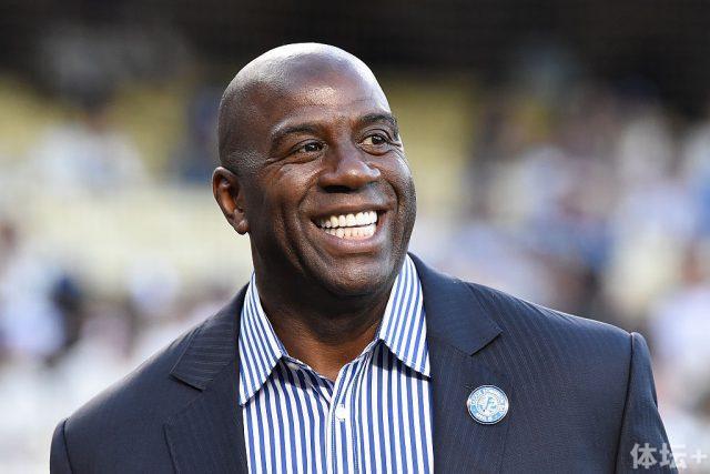 累坏了！杜兰特左小腿拉伤 至少伤停两周时间