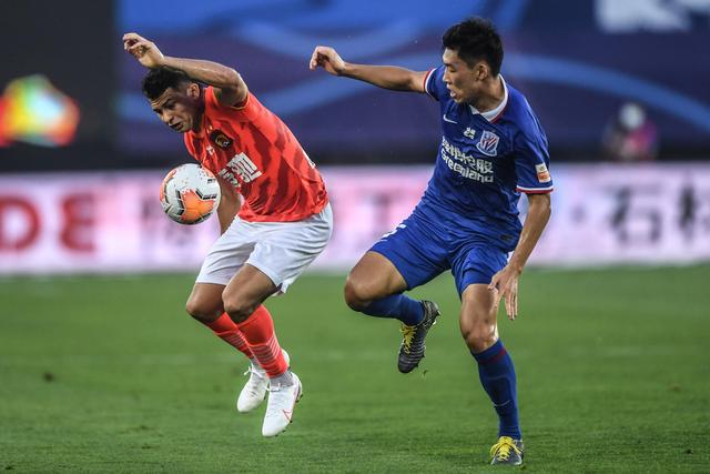 罗伊斯谈美国找房骇人往事：FBI与毒贩枪战过