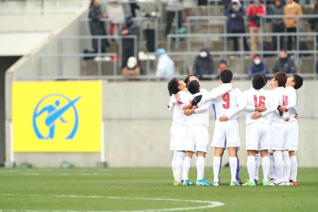 西甲-罗贝托双响莱万助攻 巴萨3-2阿尔梅里亚