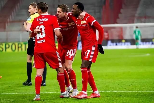 雄鹿终结3连败送黄蜂10连败 猛龙送火箭3连败